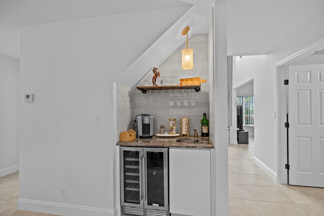 Building Photo - 2400 Seaford Dr