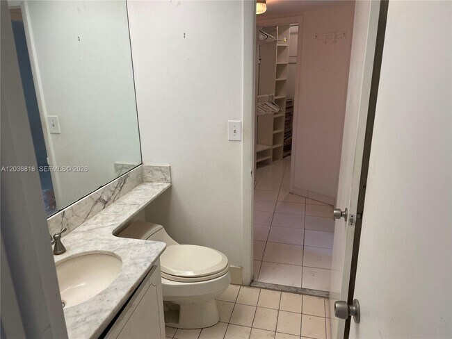 Building Photo - 1121 Crandon Blvd