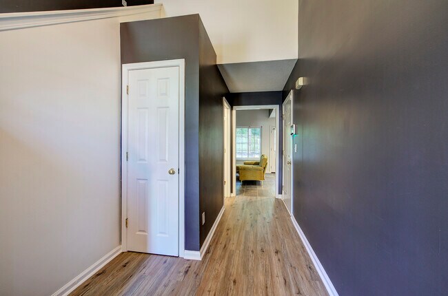 Building Photo - 7202 Cedar Forest Dr