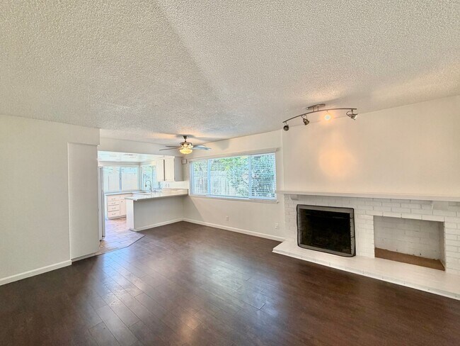 Building Photo - 3 Bed 2 Bath Newley Renovated Home in La Mesa!