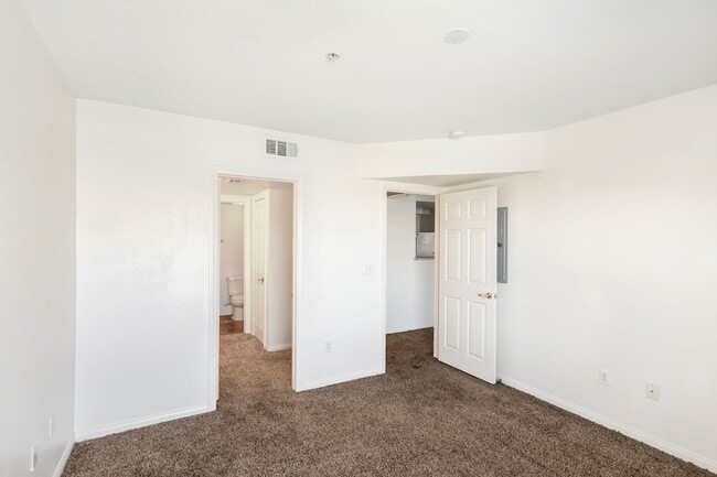 Building Photo - 6955 N Durango Dr
