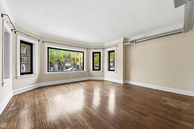 Building Photo - 7653 S Kingston Ave