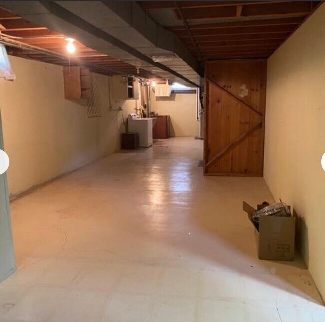 Building Photo - 3 bed/2 bath ranch on the NE side!
