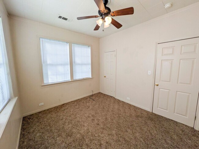 Building Photo - 2021 Wignall Ave