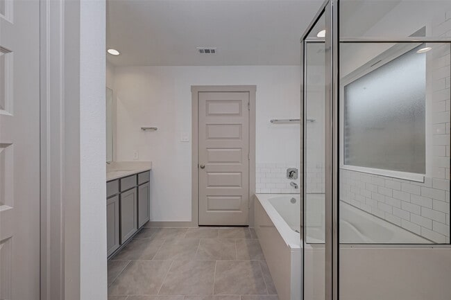 Building Photo - 1203 Hyde Lk Ln