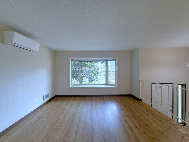 Building Photo - 120 SE 176th Pl