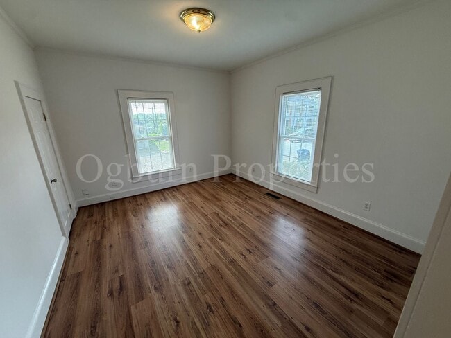 Building Photo - 1034 Franklin St SW