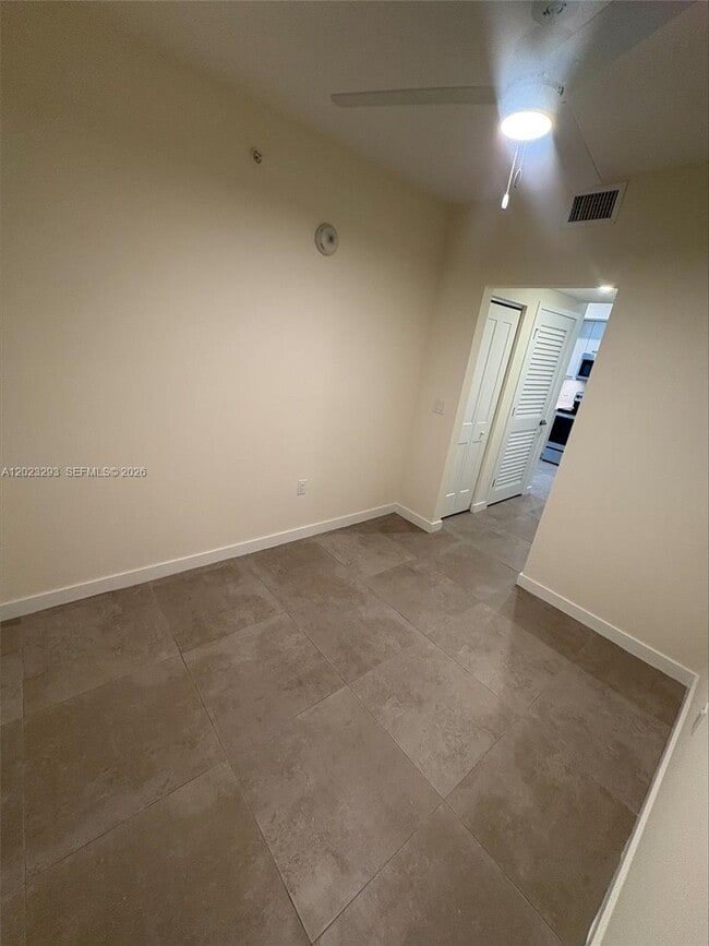 Building Photo - 16395 Biscayne Blvd