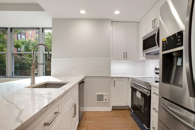Building Photo - 149 Essex St