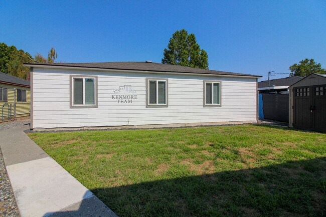 Building Photo - 308 N 12th Ave