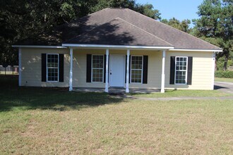 Building Photo - 104 Aubry Ct