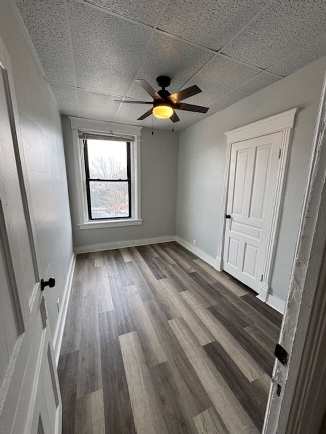 Building Photo - 155 N Main St