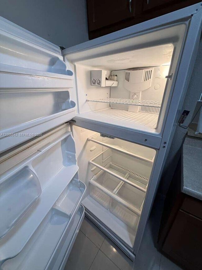 Building Photo - 1416 Meadows Cir W