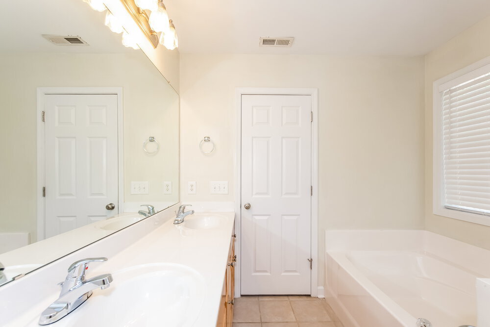 Building Photo - 2970 Deep Cove Dr NW
