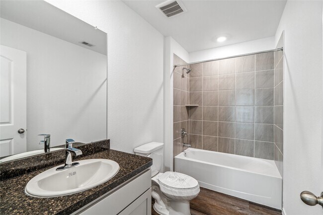 Building Photo - 5930 Hampton Vly Dr