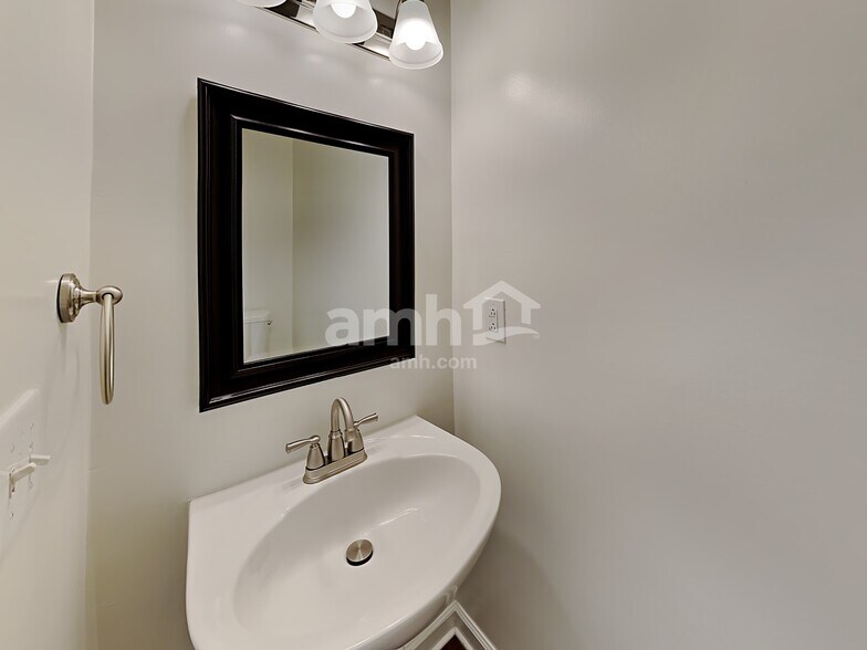 Building Photo - 1609 Carrick Dr