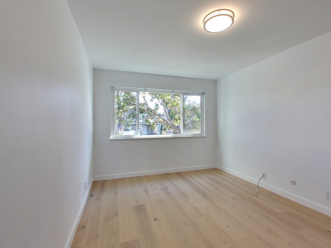 Building Photo - 1504 Newlands Ave