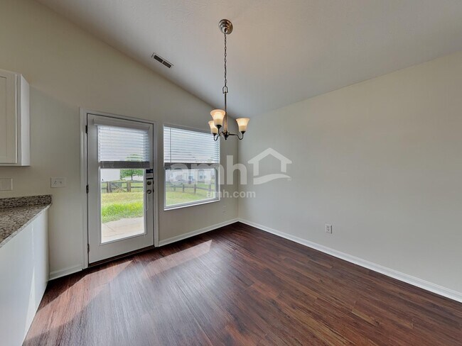 Building Photo - 10248 Meadow Glen Dr