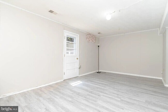 Building Photo - 1356 St Francis Rd