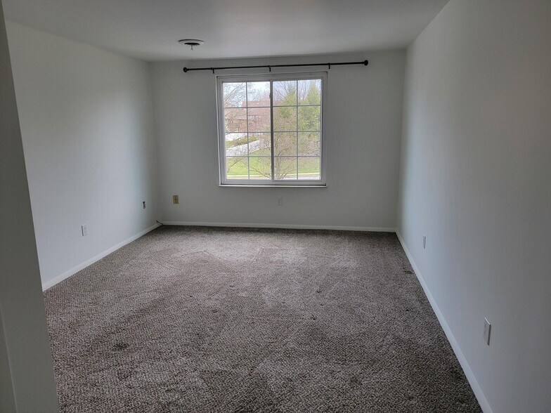 Primary BR from walk in closet - 1001 Nanroc Dr