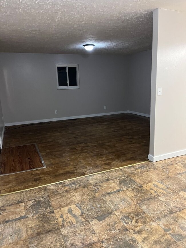 Building Photo - 3 Bedroom Home in St. Albans