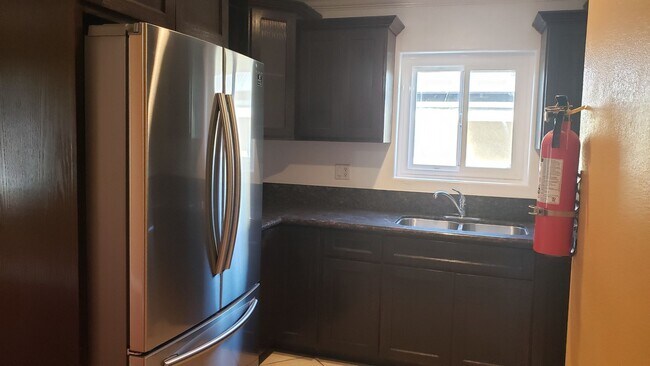 Building Photo - 40(718)