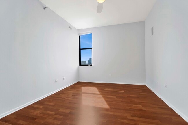 Building Photo - 1464 S Michigan Ave
