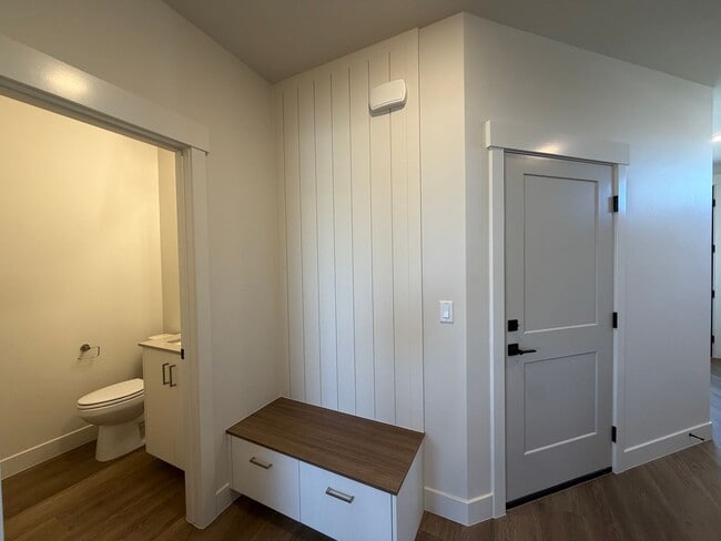 Building Photo - BRAND NEW TOWNHOME FOR RENT BY CRIMSON CLIFFS!
