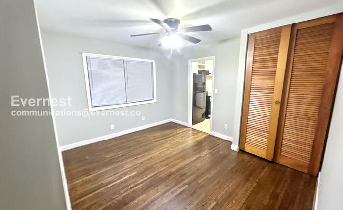 Building Photo - 244 E Haven Dr