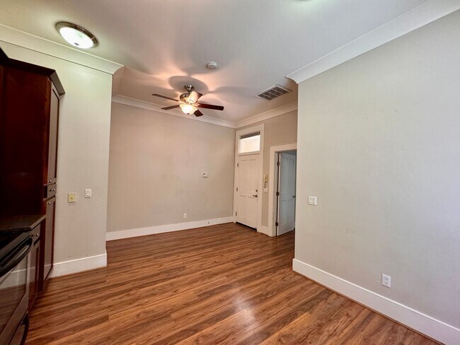 Building Photo - 1125fst