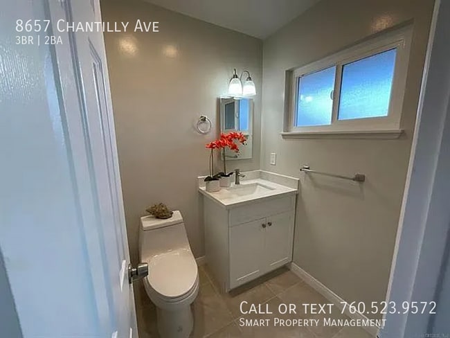 Building Photo - 8657 Chantilly Ave