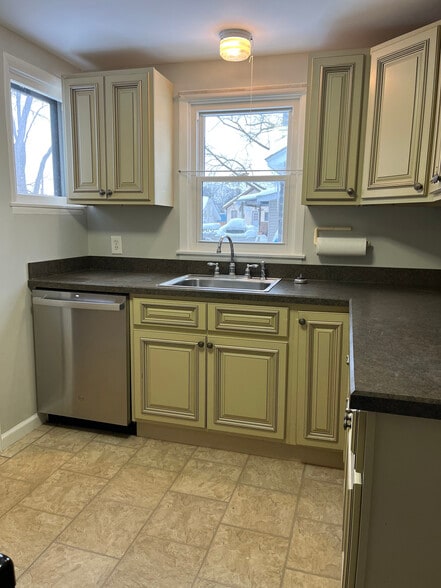 Building Photo - 104 Lynhurst Ave