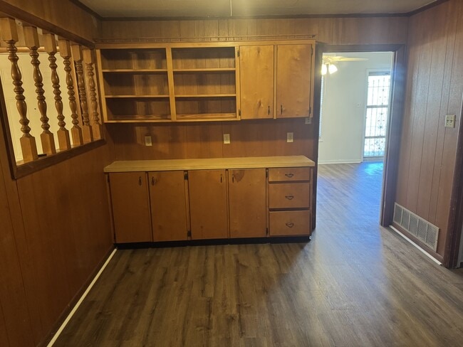 Building Photo - 513 3rd St