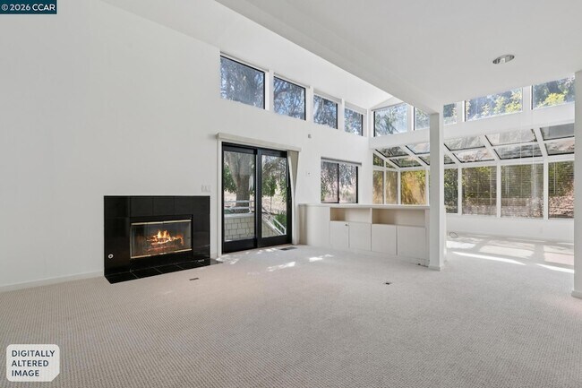 Building Photo - 660 La Casa Via