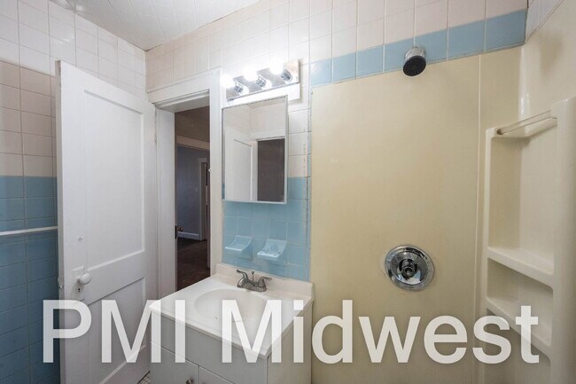 Building Photo - "Charming 2-Bedroom Gem in Indianapolis with Spacious 1736 Sq. Ft. Layout!"