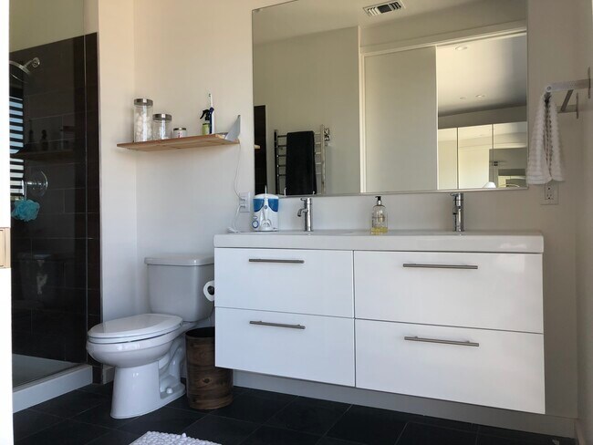 Building Photo - 465 Garden St