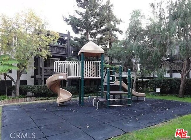 Building Photo - 7777 W 91st St