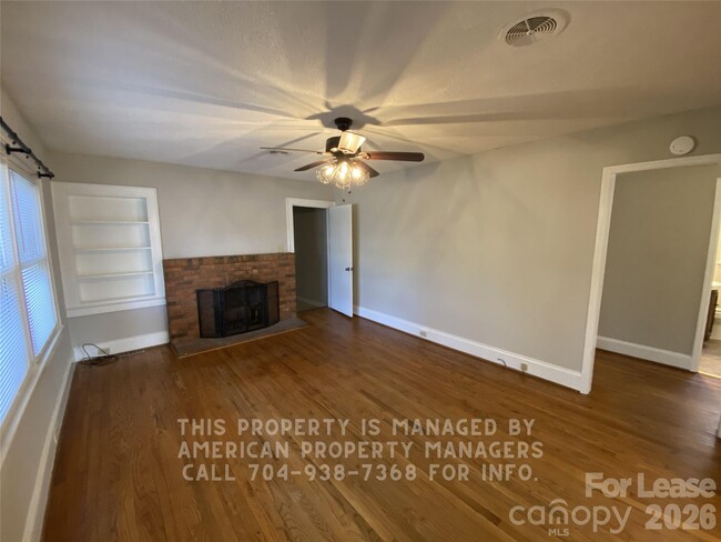 Building Photo - 733 Ideal Dr SE