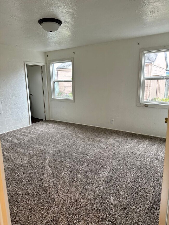 Building Photo - 3852 G St