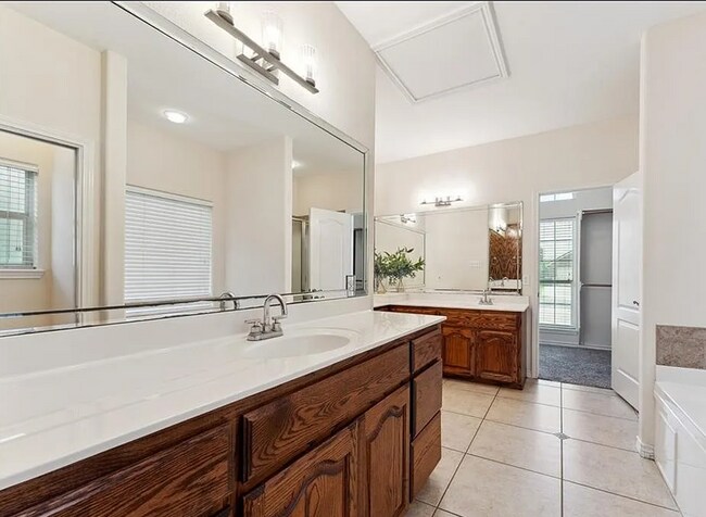 Building Photo - Beautiful 4BR / 3.5BA Home with Garage, Patio & Premium Features