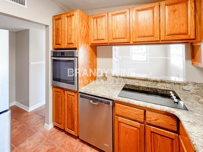 Building Photo - 7671 Vale Dr