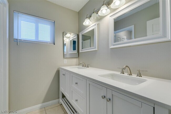 Building Photo - 2340 Belvedere Dr