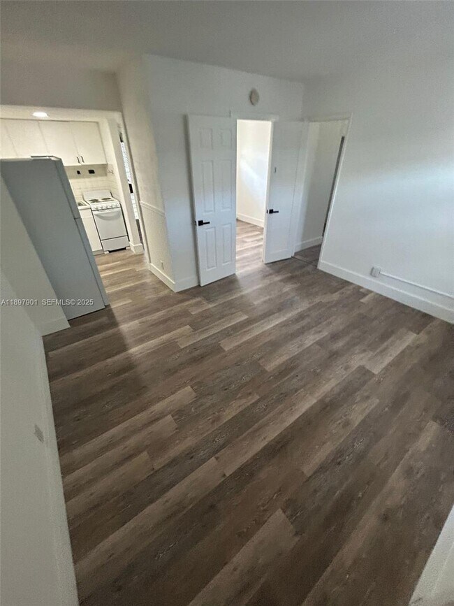 Building Photo - 1035 N Andrews Ave