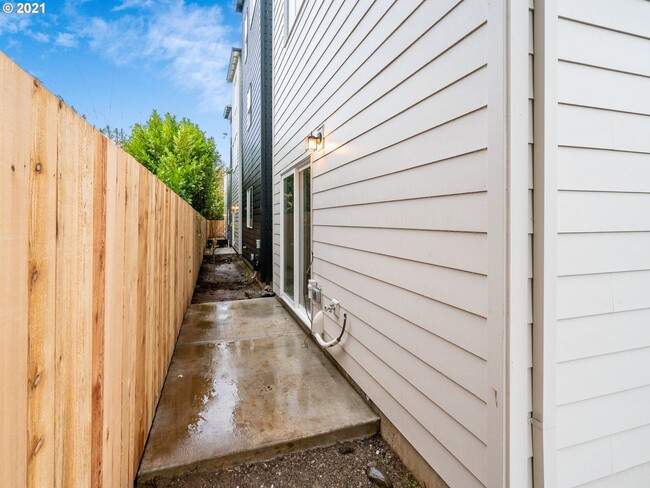Building Photo - 3857 SE 92nd Ave