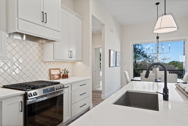 Building Photo - 5201 Buttercup Dr