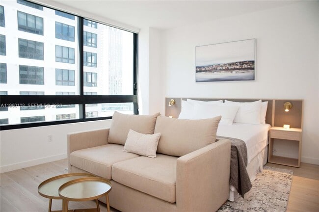 Building Photo - 225 N Miami Ave