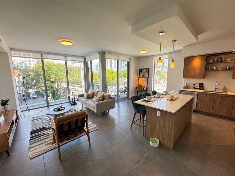 Building Photo - 250 NE 27th St