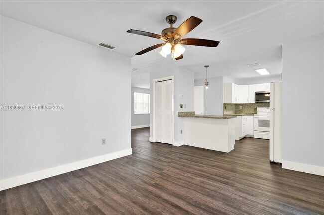 Primary Photo - 20537 SW 92nd Ct