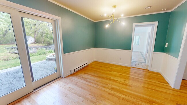 Building Photo - 10 Herster Dr