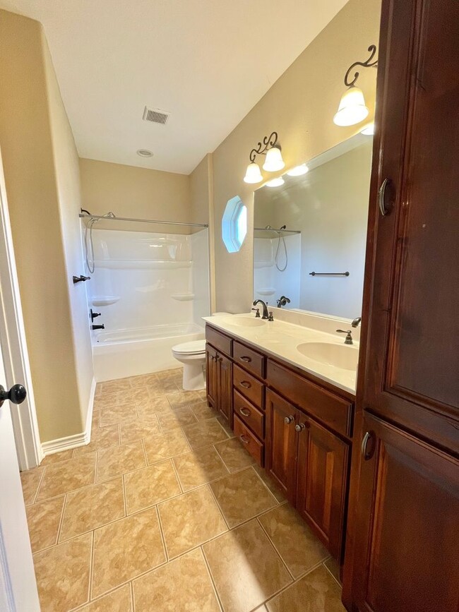 Building Photo - 104 Letha Ct